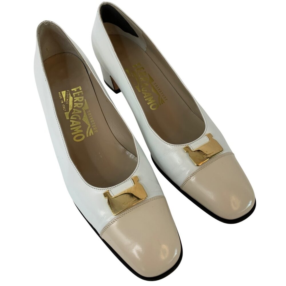 Ferragamo White Beige Leather Heels Low Chunky 1.5" Heel Italy Size 6AA  I10067